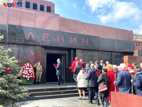 В России отметили 151-ю годовщину со дня рождения В. И. Ленина  - ảnh 1