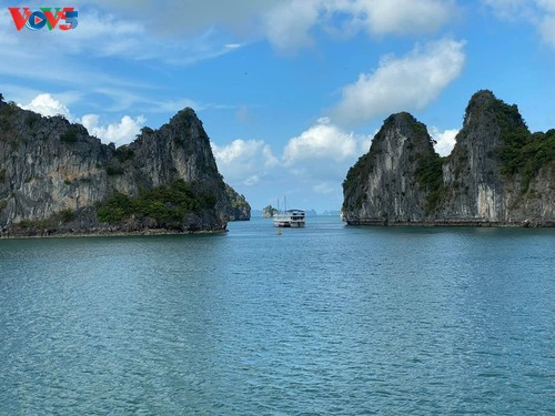 Teluk Ha Long lolos masuk ke Besar 50 Keajaiban  yang paling indah  di dunia - ảnh 2