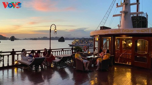 Teluk Ha Long lolos masuk ke Besar 50 Keajaiban  yang paling indah  di dunia - ảnh 8