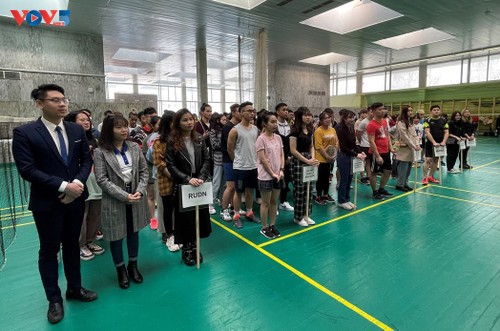 Vietnamesische Studenten in Russland organisieren Badminton-Turnier zum 90. Gründungstag der Jugendverbands - ảnh 1