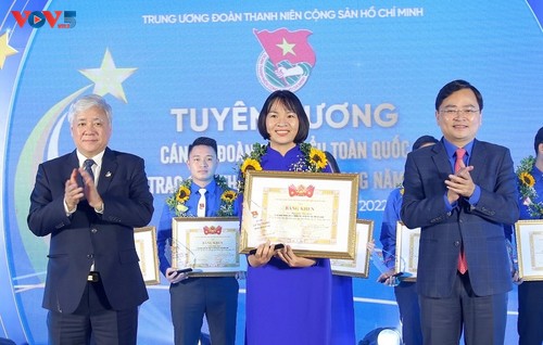 94 outstanding Youth Union officials honored with Ly Tu Trong Award - ảnh 1
