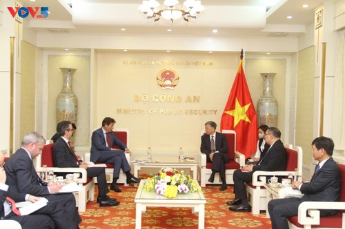 Vietnam asks for EU’s stronger support in cyber security protection - ảnh 1