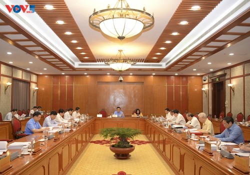 Nguyên Phu Trong préside une réunion sur des projets importants - ảnh 2