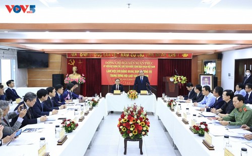 Presiden Nguyen Xuan Phuc Lakukan Temu Kerja dengan Pengurus Besar Asosiasi Sarjana Hukum Viet Nam - ảnh 1