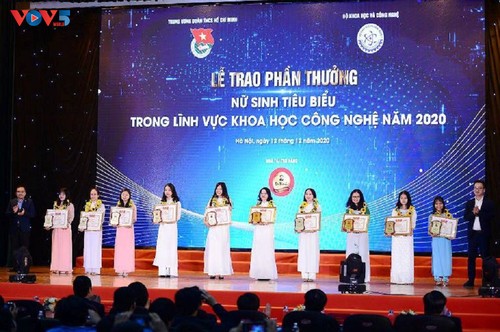 Honran a jóvenes sobresalientes en ciencia y tecnología de Vietnam - ảnh 1
