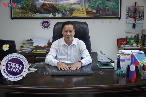 El titular de la emisora​ de Laos aprecia el artículo del líder del PCV sobre el socialismo - ảnh 1