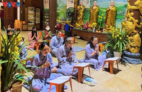 Visitas a las pagodas a principios del Año Nuevo Lunar: belleza cultural de Vietnam - ảnh 9
