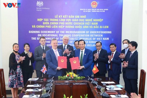 Vietnam y Reino Unido cooperan en la formación profesional - ảnh 1