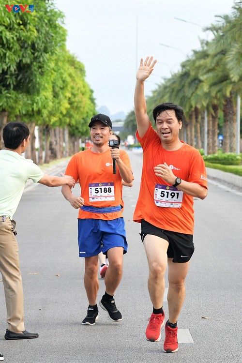 LHPT toàn quốc lần thứ XVI: Phóng viên, biên tập hào hứng chạy “Vì Làn sóng khỏe“ - ảnh 11