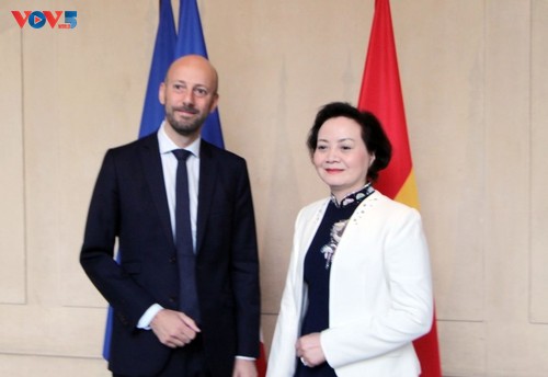 Le Vietnam et la France renforcent leur coopération dans la fonction publique - ảnh 1