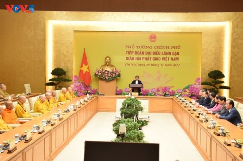 Pham Minh Chinh rencontre des délégués de l’Église bouddhique du Vietnam - ảnh 1