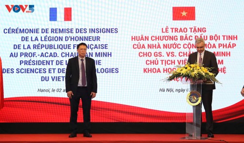 GS.VS. Châu Văn Minh, Chủ tịch Viện Hàn lâm Khoa học và Công nghệ Việt Nam được trao Huân chương Bắc đẩu Bội tinh của Pháp - ảnh 1