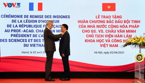 GS.VS. Châu Văn Minh, Chủ tịch Viện Hàn lâm Khoa học và Công nghệ Việt Nam được trao Huân chương Bắc đẩu Bội tinh của Pháp - ảnh 2