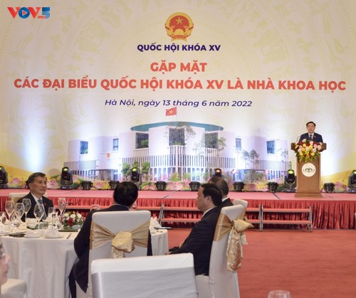 越南高层领导人会见国会科学家代表 - ảnh 1