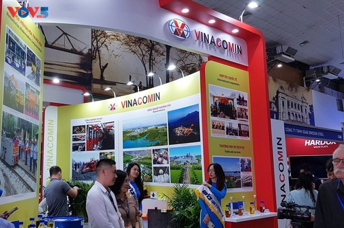 十八个国家和地区参加越南河内矿业展览会 - ảnh 1
