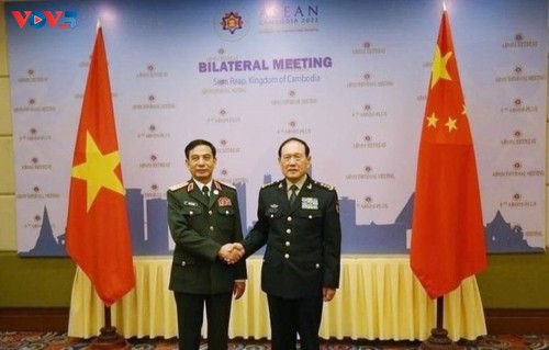 潘文江会见柬埔寨国防大臣和中国国防部长 - ảnh 1