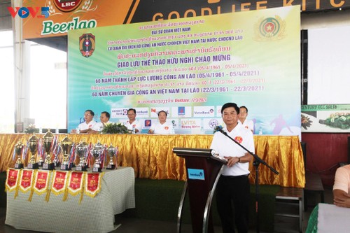Sportaustausch zum 60. Jahrestag vietnamesischer Polizeiexperten in Laos - ảnh 1