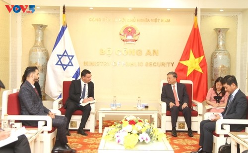 Министр общественной безопасности Вьетнама То Лам принял посла Израиля во Вьетнаме - ảnh 1