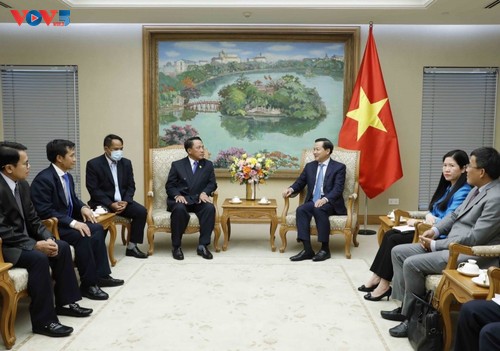 Phó Thủ tướng Lê Minh Khái: Lào khó khăn, Việt Nam chia sẻ - ảnh 1