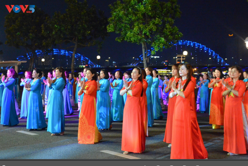 Phụ nữ Việt Nam hưởng ứng tuần lễ áo dài - ảnh 2