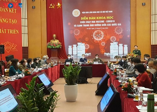 Forum discusses COVID-19 vaccine race among countries - ảnh 2