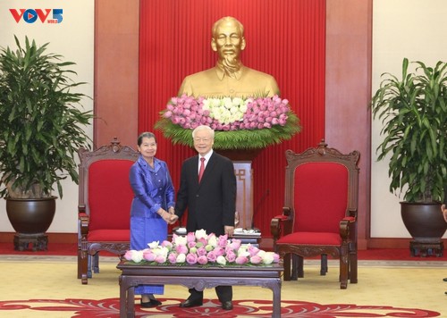 Vietnamese leaders praise friendship with Cambodia  - ảnh 1