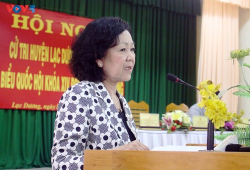 Руководители партии и правительства Вьетнама встретились с избирателями - ảnh 1
