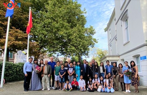 Đại sứ quán Việt Nam tại Hà Lan khai giảng lớp tiếng Việt năm học 2021 - ảnh 1