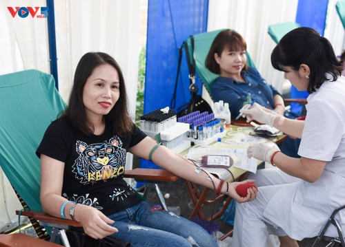 Người Hà Nội sinh năm 1976 rủ nhau đi hiến máu - ảnh 13