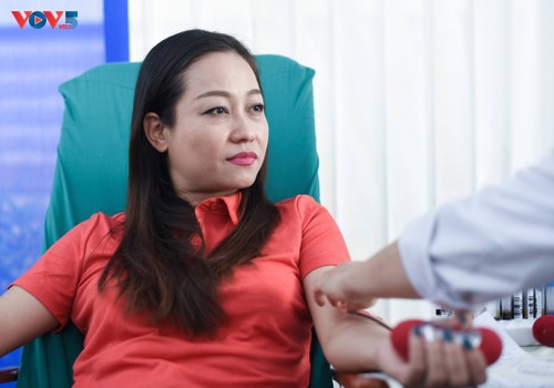 Người Hà Nội sinh năm 1976 rủ nhau đi hiến máu - ảnh 10