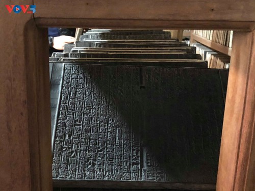 Chiêm ngưỡng mộc bản kinh Phật bằng gỗ thị cổ nhất thế giới ở chùa Bổ Đà  - ảnh 6