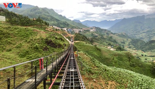 Ngắm trọn cảnh sắc Sa Pa từ tuyến tàu hỏa leo núi - ảnh 4