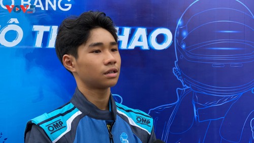 Hai thiếu niên Việt Nam được cấp bằng VĐV đua xe ô tô thể thao chuyên nghiệp - ảnh 3