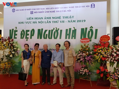 Celebran festival de fotografías artísticas de Hanói 2019 - ảnh 1
