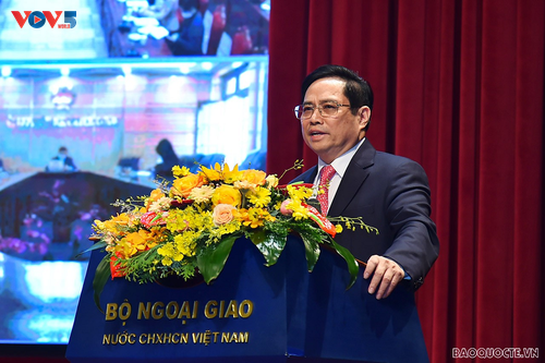 Primer ministro destaca el papel y los aportes de la diplomacia de Vietnam - ảnh 1