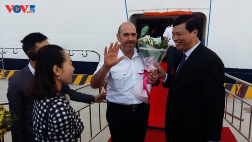 Tàu biển siêu sang Celebrity Millenium đem theo hơn 2.000 du khách đến Quảng Ninh - ảnh 5