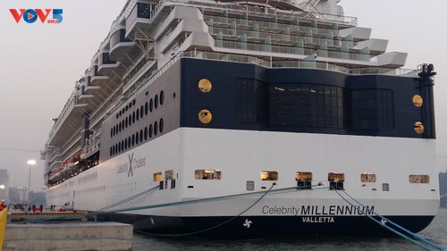 Tàu biển siêu sang Celebrity Millenium đem theo hơn 2.000 du khách đến Quảng Ninh - ảnh 8