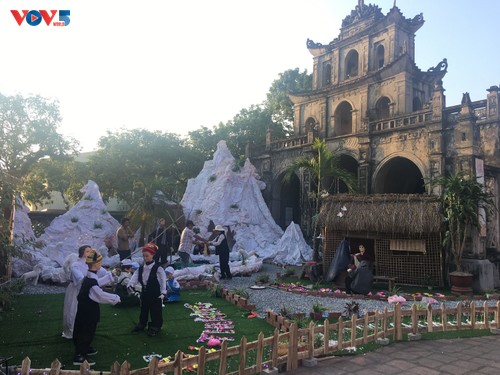 Không khí Giáng sinh tràn ngập tại nhà thờ đá Phát Diệm - ảnh 8