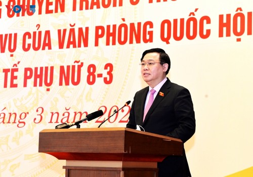 Vuong Dinh Huê: les femmes députées contribuent activement au renouvellement des activités parlementaires - ảnh 1