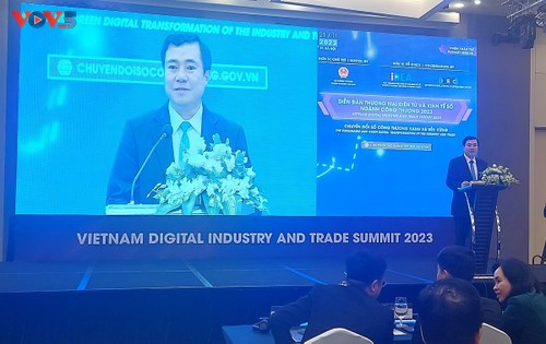 Ouverture du forum du commerce électronique et de l’économie numérique à Hanoï - ảnh 1