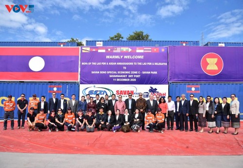 Đại sứ các nước ASEAN tìm hiểu cơ hội đầu tư tại Đặc khu kinh tế Savan-Seno,  Lào - ảnh 1