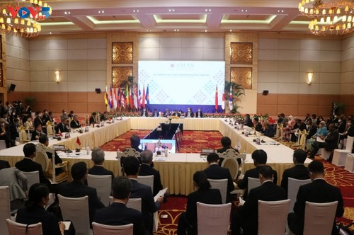 Hội nghị Bộ trưởng Ngoại giao ASEAN với các đối tác - ảnh 1