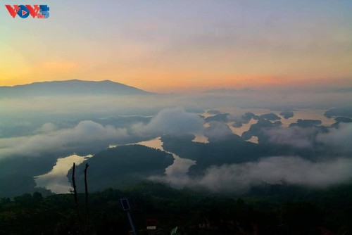 Озеро Тадунг – «Залив Халонг» на плоскогорье - ảnh 1