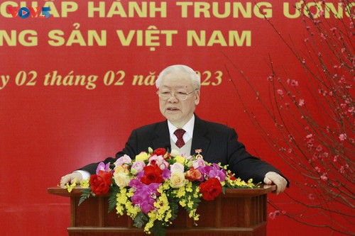 Церемония вручения знака «55 лет членства в Партии» генсеку ЦК КПВ Нгуен Фу Чонгу - ảnh 2