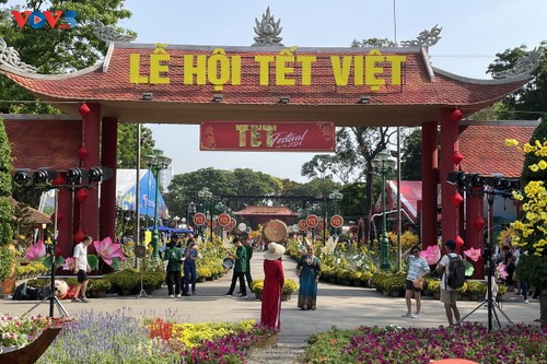 Фестиваль вьетнамского Тэта в городе Хошимин воссоздает традиционные обычаи - ảnh 1