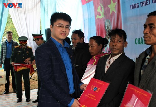 Đài Tiếng nói Việt Nam phối hợp với các cơ quan trao tặng 5 nhà Đại đoàn kết tại tỉnh Quảng Trị - ảnh 1