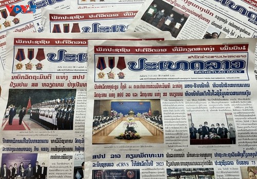 Báo chí Lào đưa đậm nét về chuyến thăm Việt Nam của Thủ tướng Phankham Viphavanh - ảnh 1