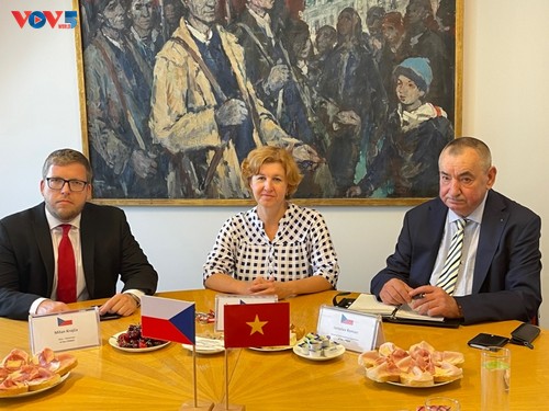 Tăng cường hợp tác giữa Đảng Cộng sản Việt Nam và Đảng Cộng sản Czech-Morava - ảnh 2