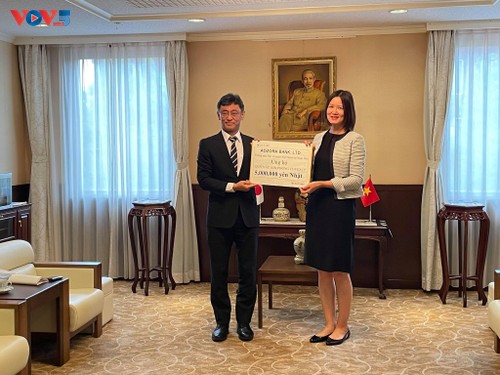Japan's Aozora Bank donates 5 million JPY to Vietnam’s COVID-19 vaccine fund - ảnh 1