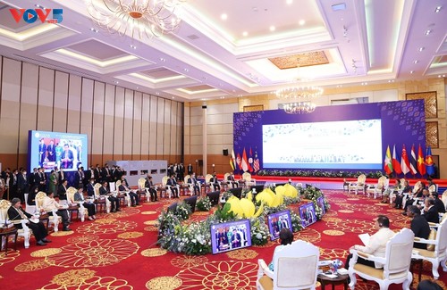 Prime Minister Pham Minh Chinh attends ASEAN Summit's activities - ảnh 2